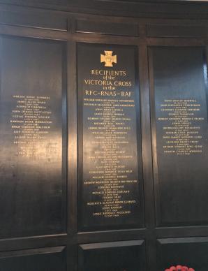 [VIDEO] Słowo, Historyczne Kroniki oraz Pieśni na Pierwszą Niedzielę Adwentu z kościoła pilotów RAF i polskich lotników w Londynie