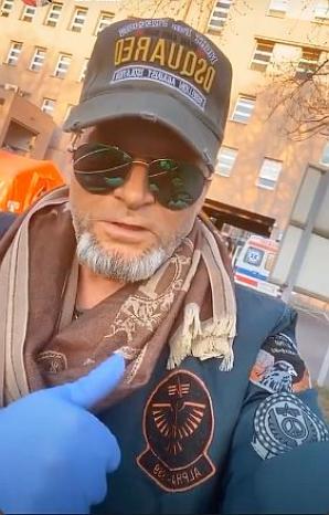 Krzysztof Rutkowski nie ma koronawirusa. Przyjmuje osobiście m.in. poszkodowanych przez oszustów wyłudzających pieniądze metodą 