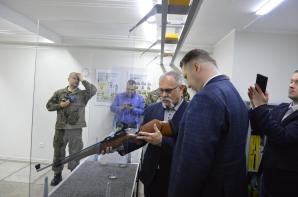 [VIDEO] Minister Przemysław Czarnek otworzył strzelnicę pneumatyczną w XXVII LO w Lublinie