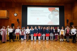 [VIDEO] Szef MEiN podczas obchodów Dnia Edukacji Narodowej w Poniatowej: Nauczyciel to jest autorytet