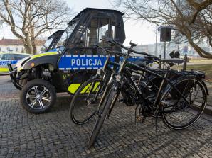 [VIDEO] Uroczyste przekazanie nowych radiowozów oraz specjalistycznego sprzętu