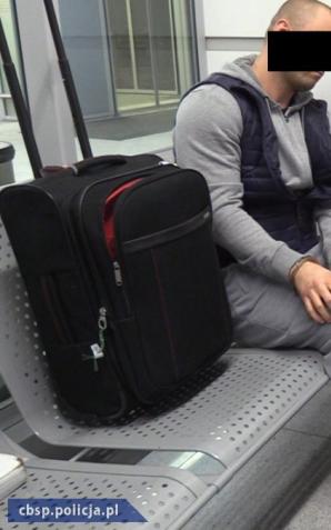 [VIDEO] Trzech mężczyzn zatrzymanych za utrudniających postępowanie w sprawie zabójstwa boksera w Szczecinie