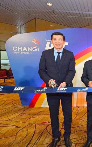 Inauguracyjny LOT do Singapuru z udziałem ministra Piotra Glińskiego