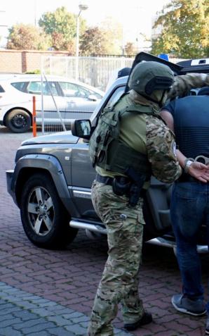 Wpadł naczelnik urzędu skarbowego z Podkarpacia i czworo biznesmenów. Zatrzymania na gorąco. Łapówki. Parasol ochronny. Fikcyjne faktury