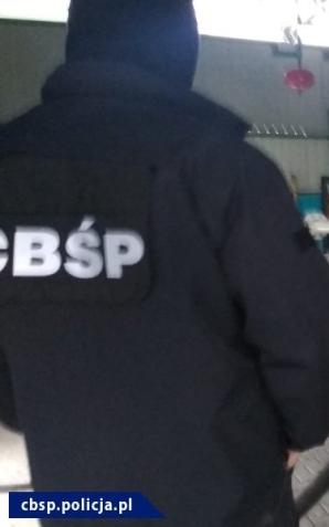 [VIDEO] Do stacji LPG trafiał tańszy gaz grzewczy zamiast napędowego – zatrzymano 11 osób