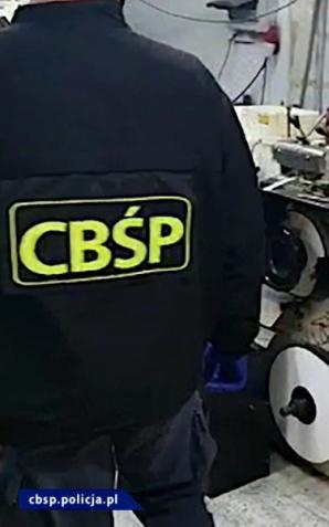 [VIDEO] Zabezpieczona maszyna mogła wyprodukować milion nielegalnych papierosów na dobę