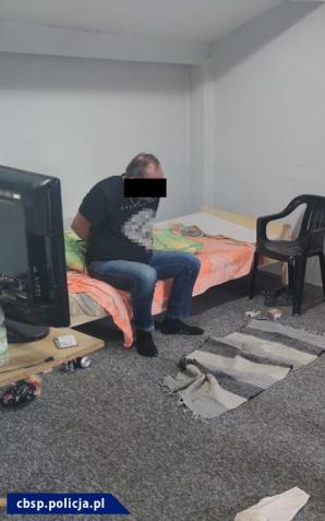 [VIDEO] Zlikwidowana grupa przestępcza, fabryka papierosów, krajalnia oraz 2 paczkowalnie. Zatrzymano 21 osób narodowości polskiej, wietnamskiej oraz chińskiej 