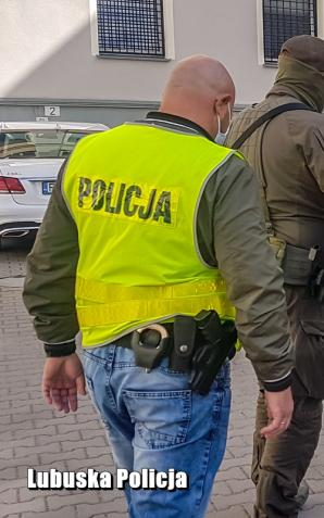 Narazili skarb państwa na utratę prawie 24 milionów złotych. Przestępcy zatrzymani przez policjantów i funkcjonariuszy krajowej administracji skarbowej