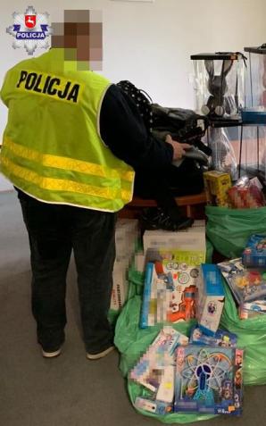 Funkcjonariusze zabezpieczyli kilkaset podrobionych zabawek i akcesoriów