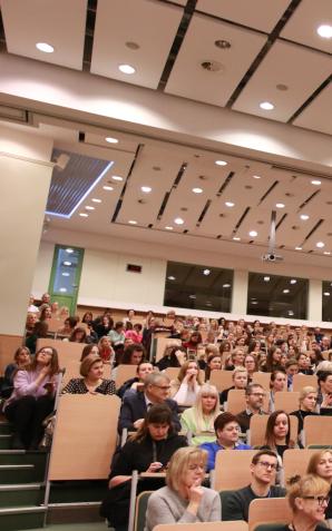 [VIDEO] Minister Przemysław Czarnek z wizytą w Państwowym Instytucie Weterynaryjnym w Puławach