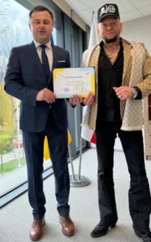 [VIDEO] Odznaczenie polsko-ukraińskiej przyjaźni i podziękowanie za wszechstronne wsparcie Ukrainy w czasie rosyjskiej agresji zbrojnej dla Krzysztofa Rutkowskiego od Konsula Generalnego Ukrainy Oleha Kutsa!