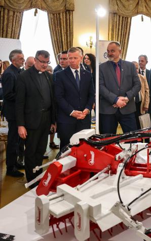 [VIDEO] Prezydent RP gościł w Pałacu Prezydenckim twórców innowacji biorących udział w siódmej edycji projektu „Start–upy w Pałacu”