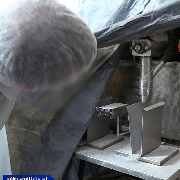 [VIDEO] Województwo Kujawsko-Pomorskie: Nielegalnie produkowali leki na potencję i sterydy, warte 9 mln zł. Dorwała ich poznańska Policja