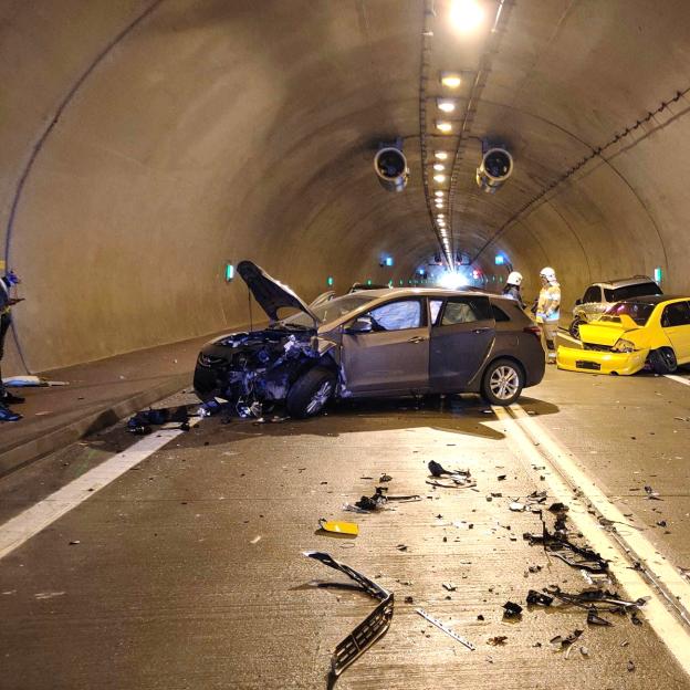 [VIDEO] Dramatyczny wypadek w tunelu Emilia na S1 -  kierowca pędził 170 km/h 