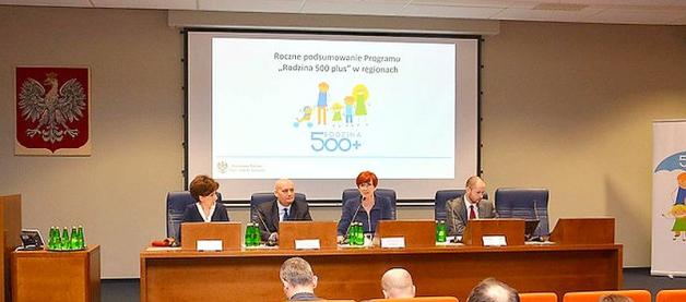 O dzieciach i seniorach minister Elżbieta Rafalska będzie rozmawiać w regionach