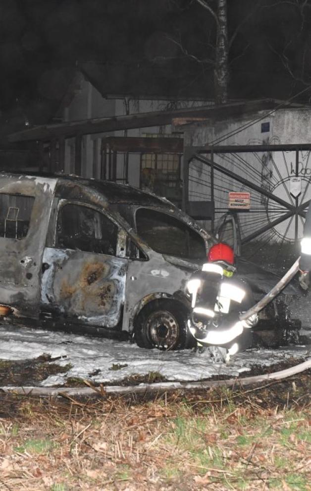 Skradziono auto firmy ochroniarskiej! Mogło zniknąć nawet kilkaset tysięcy złotych!
