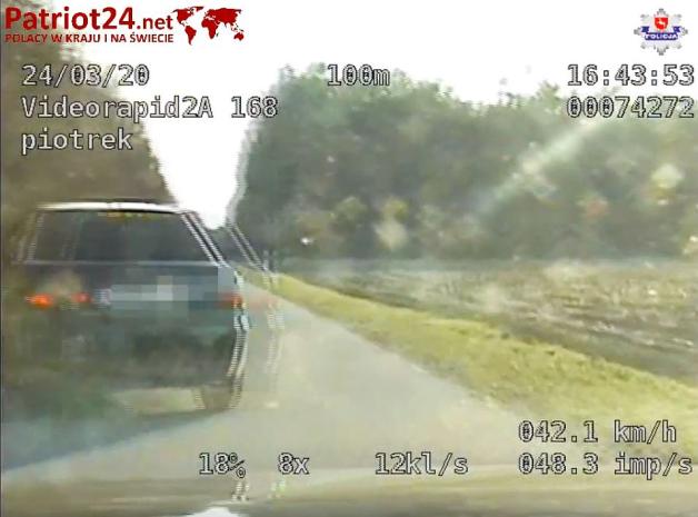 [VIDEO] Uciekał Audi po drodze, po szosie i po lesie. Skończył za kratami