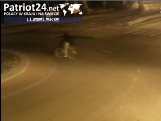 [VIDEO] Pijana rowerzystka wyłapana przez kamery monitoringu