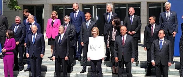 Spotkanie ministrów spraw zagranicznych NATO w Berlinie. Wiceszef polskiego MSZ potwierdził wsparcie Polski dla akcesji Finlandii i Szwecji do NATO