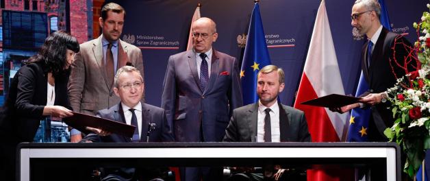 Minister Rau podpisał umowę na otwarcie Centrum Decyzji Wizowych MSZ w Łodzi