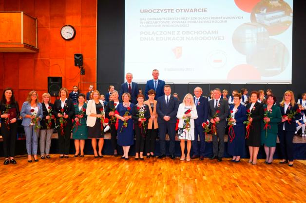 [VIDEO] Szef MEiN podczas obchodów Dnia Edukacji Narodowej w Poniatowej: Nauczyciel to jest autorytet