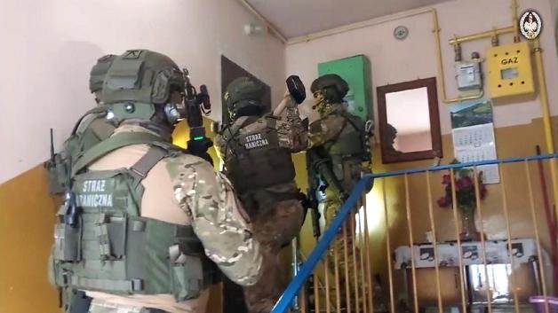 [VIDEO] Zatrzymani za organizowanie nielegalnego przekraczania granicy